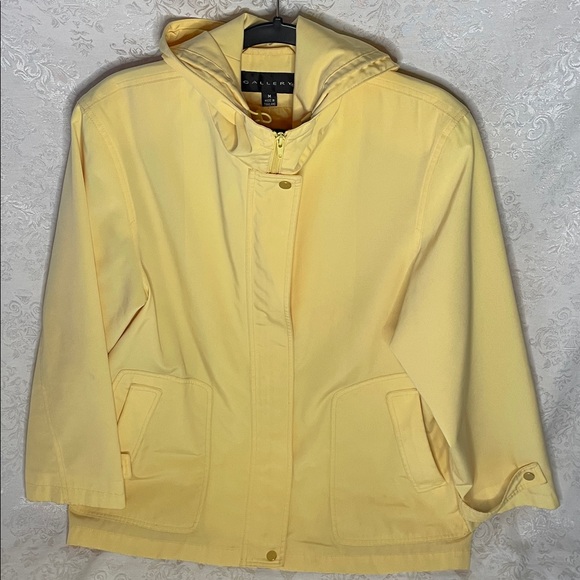 Gallery Jackets & Blazers - Gallery Light Yellow Hooded Utility Jacket.  Size Medium